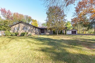 8127 Stoneham Dr, Ypsilanti, MI 48197