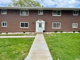 235 12th St Unit 1A, Silvis, IL 61282