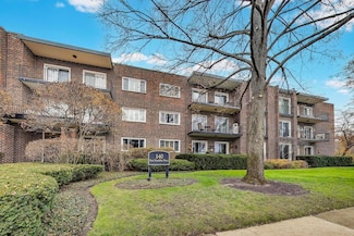 140 Franklin Place E Unit 207, Lake Forest, IL 60045