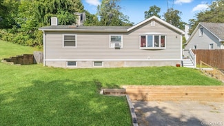 5 Spruce St, Lake Peekskill, NY 10537