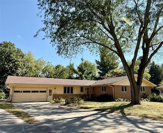 1626 Crestwood Cir, Ames, IA 50010