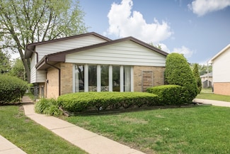 305 Denver Dr, Des Plaines, IL 60018