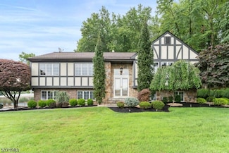 63 Summit Ave, Fairfield, NJ 07004