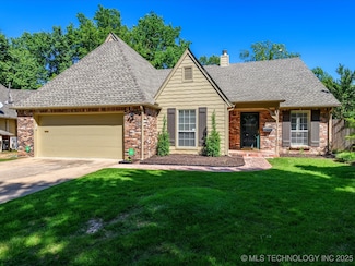 5553 S Delaware Ct, Tulsa, OK 74105