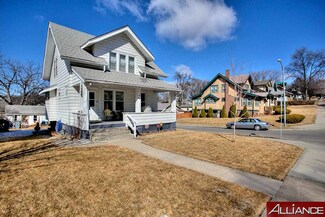 3052 S 33rd St, Omaha, NE 68105