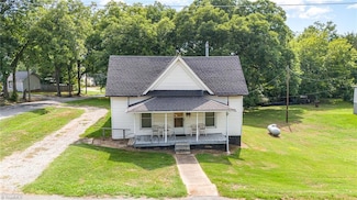 601 N 3rd Ave, Siler City, NC 27344