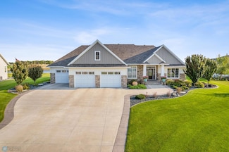 417 Trent Jones Dr, Oxbow, ND 58047