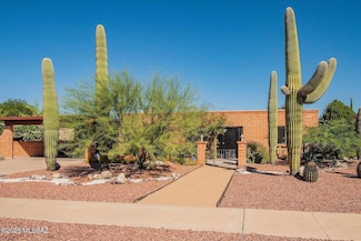 8975 E Maple Leaf Dr, Tucson, AZ 85710