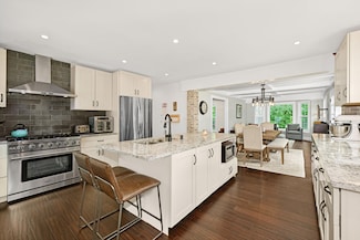 1005 Lone Tree Rd, Elm Grove, WI 53122