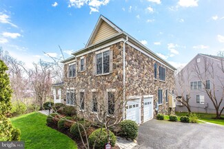 7917 Idylwood Rd, Dunn Loring, VA 22027