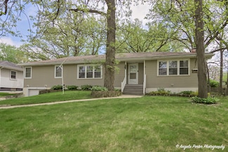 5704 N Woodland Dr, McHenry, IL 60051