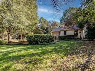 1208 Wandering Way Dr, Charlotte, NC 28226