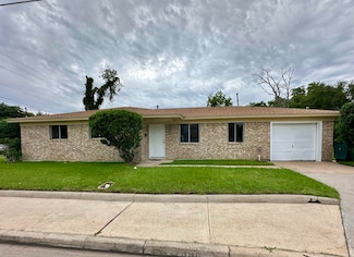 2390 Sarah St, Beaumont, TX 77705