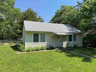 700 SE 26th St, Topeka, KS 66605