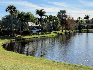 464 NW Sandtrap Ln, Port St. Lucie, FL 34986