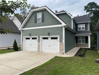 104 Spruce Hollow Cir, Spring Lake, NC 28390