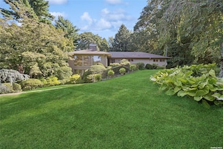 3 Pennington Dr, Huntington, NY 11743