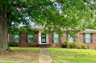 409 Roxie Dr, Florence, AL 35633