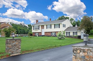 5 Great Meadow Dr, North Haven, CT 06473