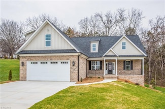 149 Beauchamp Oaks Ct, Bermuda Run, NC 27006