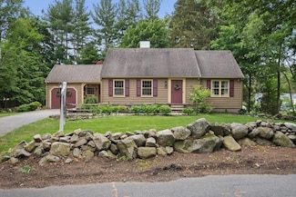 96 Wakefield St, Reading, MA 01867