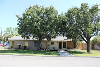 1985 Lynn Ln, Hanford, CA 93230