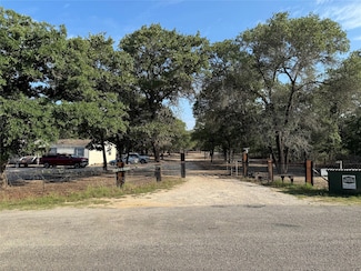 129 Kothmann Rd, La Vernia, TX 78121