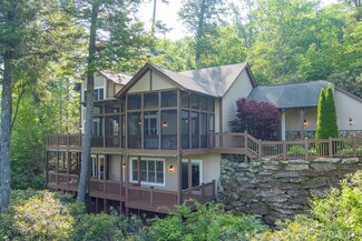 1356 Falls Dr E, Highlands, NC 28741