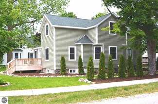 402 Ottawa St, Elk Rapids, MI 49629