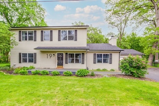 19 Eastwood Ave, Port Barrington, IL 60010