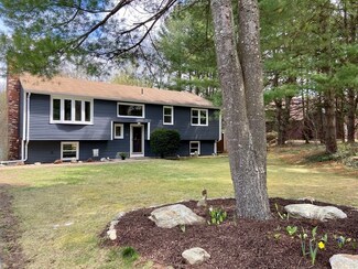 16 Hitching Post Rd, Amherst, MA 01002