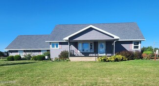 637 W Sycamore St, Columbus Grove, OH 45830