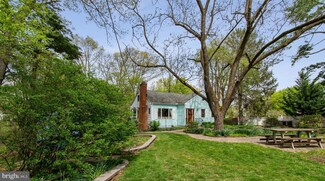 11 Calvin Rd, Kendall Park, NJ 08824