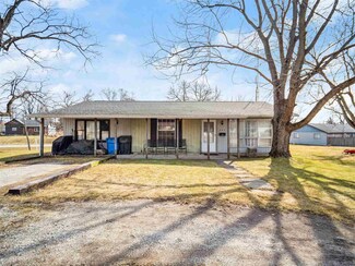 240 Greenwood Cir, Churubusco, IN 46723