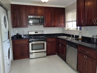 168 Feller Dr, Central Islip, NY 11722