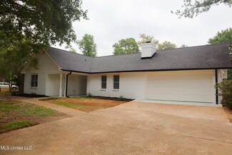 332 Timber Ridge Ct W, Ridgeland, MS 39157