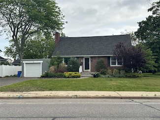 417 S Ocean Ave, Patchogue, NY 11772