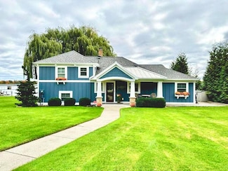 15730 Connelly Ave, Spring Lake, MI 49456