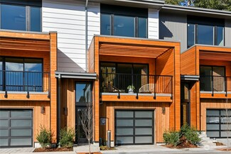 730 Hanami Ln NE, Bainbridge Island, WA 98110