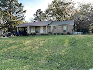 126 Cloverdale Dr, Sylacauga, AL 35150