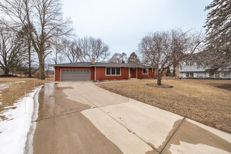 960 Manor Ct, Hastings, MN 55033