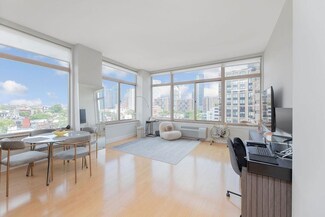 10 Regent St Unit 813, Jersey City, NJ 07302