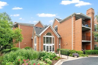 121 Hunt Club Dr Unit 101N, Saint Charles, IL 60174