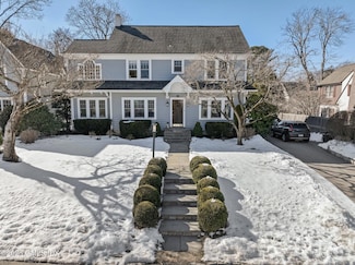 22 Oval Ave, Riverside, CT 06878