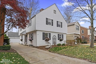 233 Mcmillan Rd, Grosse Pointe Farms, MI 48236