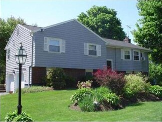 2 Meadow Dr, Middleton, MA 01949