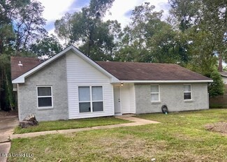 1900 Kingfisher Dr, Gautier, MS 39553