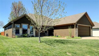 704 SW Bobcat St, Oak Grove, MO 64075
