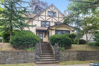 596 Hillside St, Ridgefield, NJ 07657