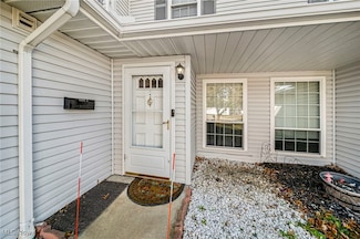6896 Stratford Cir Unit B, Mentor, OH 44060